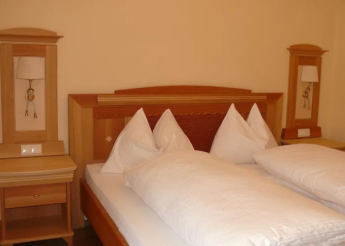 Gasthof-pension Zur Klause 3* راتتن